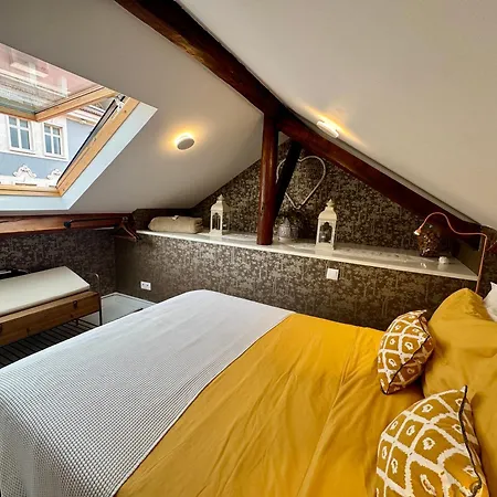 With Mezzanine Rua Da Moeda * Lisbona