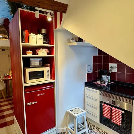 With Mezzanine Rua Da Moeda Lisbona