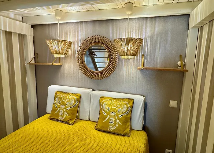 With Mezzanine Rua Da Moeda Lisbona