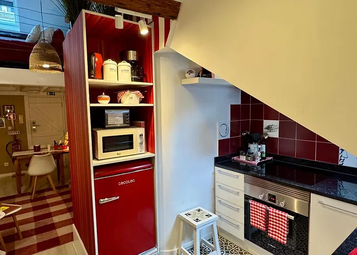 With Mezzanine Rua Da Moeda Lisbona