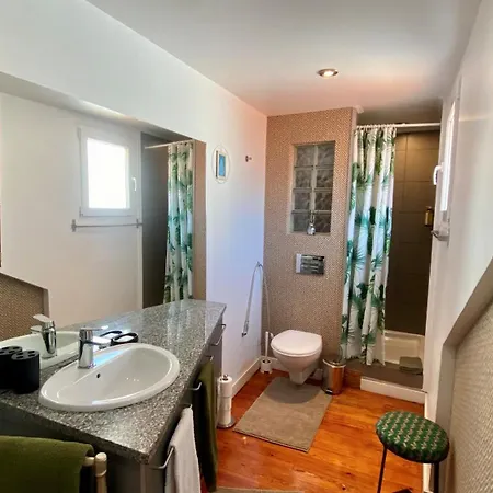 With Mezzanine Rua Da Moeda * Lisboa