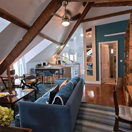 With Mezzanine Rua Da Moeda Lisboa