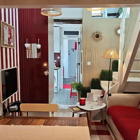 With Mezzanine Rua Da Moeda * Lisboa