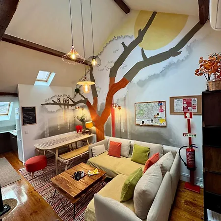 With Mezzanine Rua Da Moeda * Lisboa