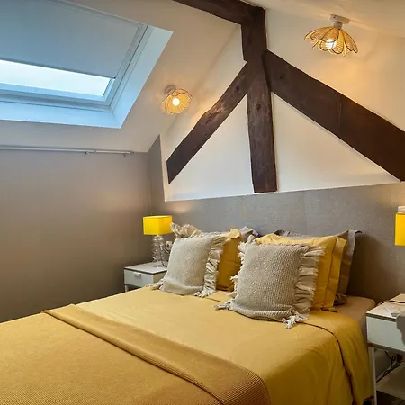 Apartment With Mezzanine Rua Da Moeda
