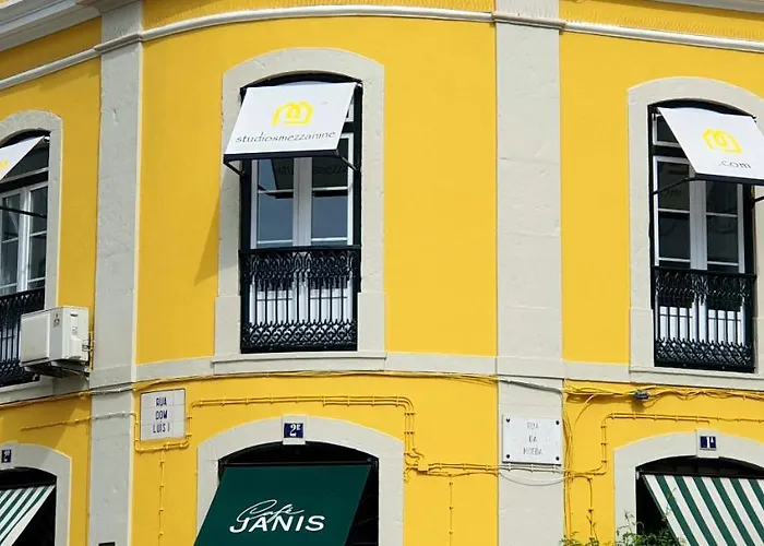 With Mezzanine Rua Da Moeda Lisboa