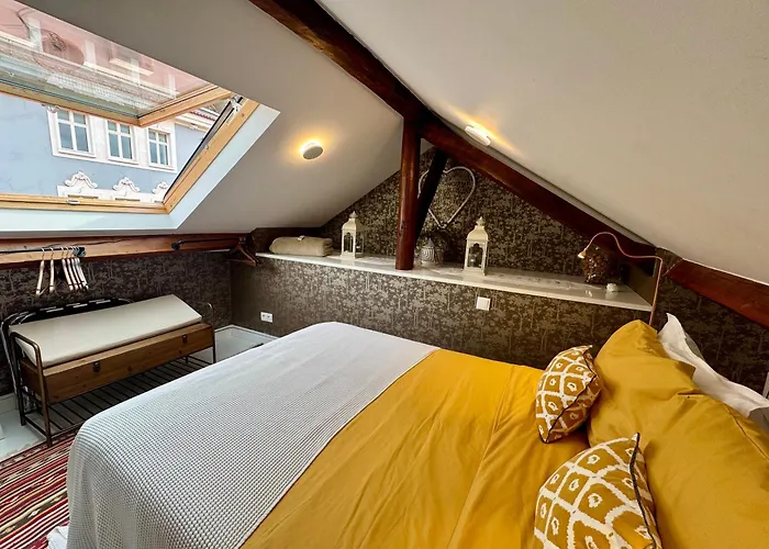 With Mezzanine Rua Da Moeda * Lisboa